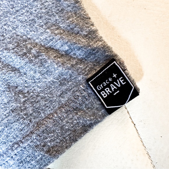 Grace + Brave 🇨🇦 • Tee - Picture 4 of 4